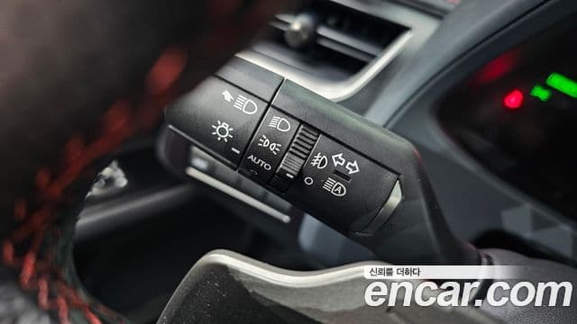 Lexus UX250h 2023 — Photo 22/30
