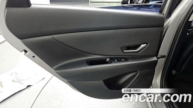 Hyundai The New Avante Hybrid 2020 — Photo 7/32