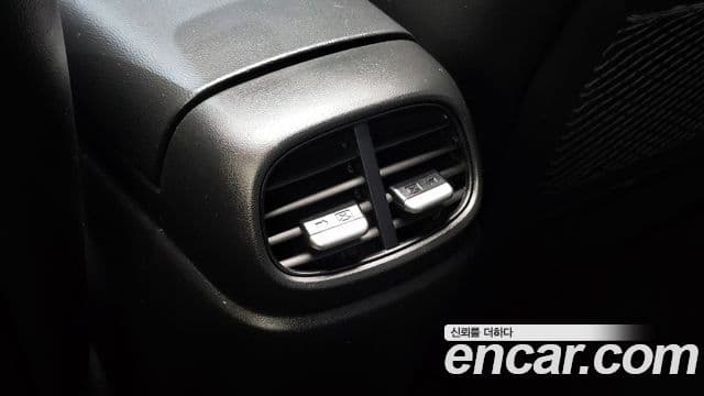 Hyundai The New Avante Hybrid 2020 — Photo 26/32