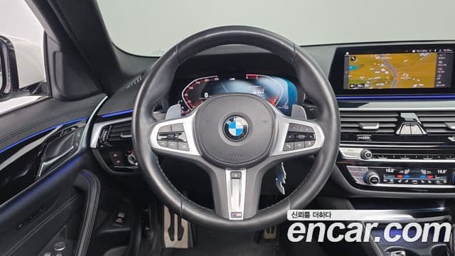 BMW 5 Series 2019 — Photo 14/20