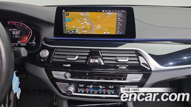 BMW 5 Series 2019 — Photo 15/20
