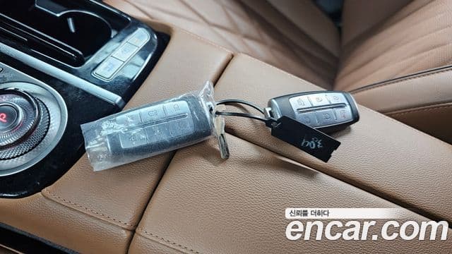 Genesis Electrified G80 2022 — ფოტო 15/20