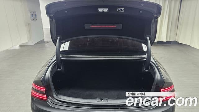 Genesis Electrified G80 2022 — ფოტო 17/20