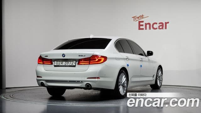 BMW 5 Series 2018 — ფოტო 2/20