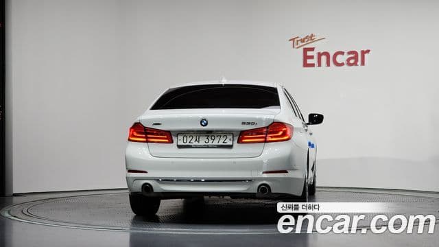 BMW 5 Series 2018 — ფოტო 4/20