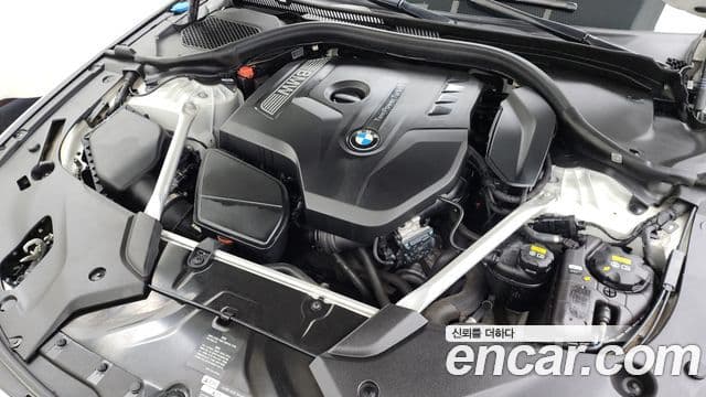 BMW 5 Series 2018 — ფოტო 6/20