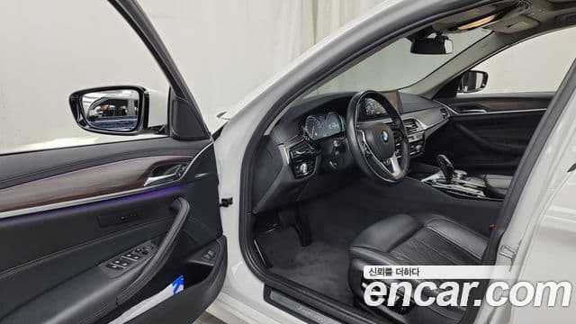 BMW 5 Series 2018 — ფოტო 10/20