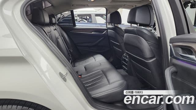 BMW 5 Series 2018 — ფოტო 12/20