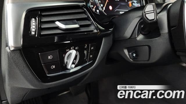BMW 5 Series 2018 — ფოტო 16/20