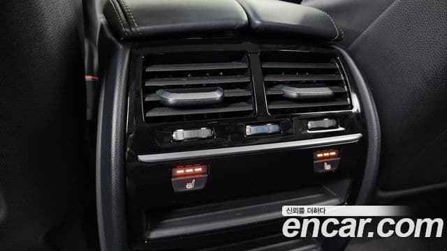 BMW 5 Series 2018 — ფოტო 19/20