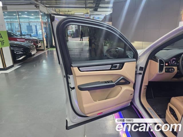 Porsche Cayenne 2023 — Şəkil 13/20