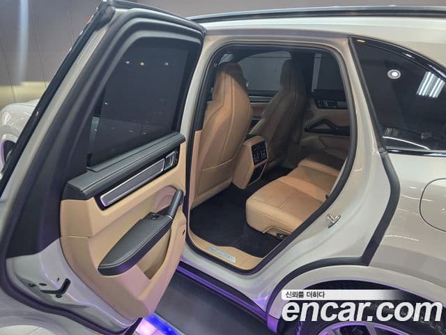 Porsche Cayenne 2023 — Şəkil 17/20