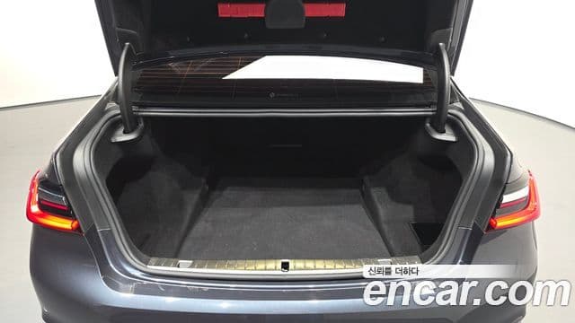 BMW 7 Series 2019 — ფოტო 20/20