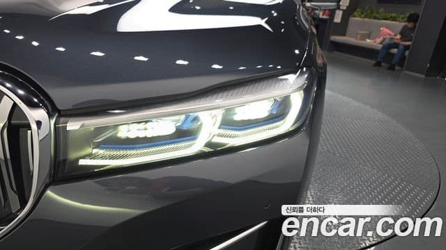 BMW 7 Series 2019 — Photo 33/39