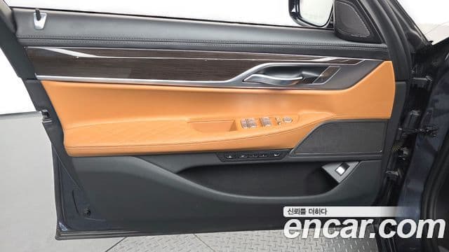 BMW 7 Series 2019 — Photo 2/39