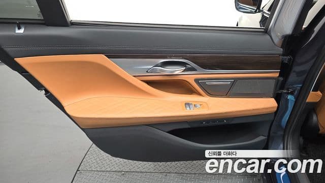 BMW 7 Series 2019 — Photo 9/39