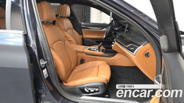 BMW 7 Series 2019 — Photo 27/39