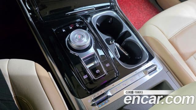 Kia Carnival 2021 — фото 9 из 20