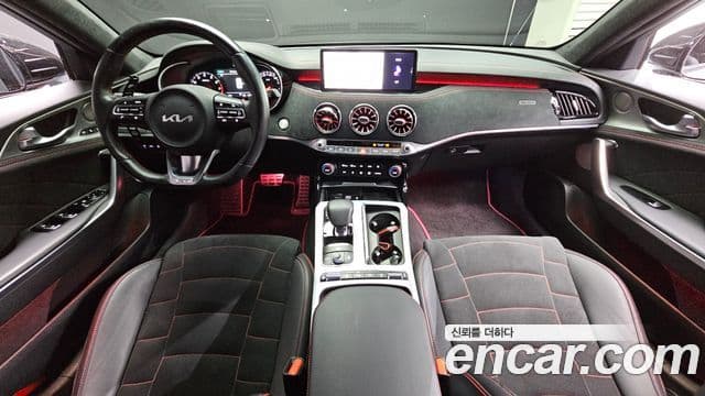 Kia Stinger 2022 — ფოტო 7/20