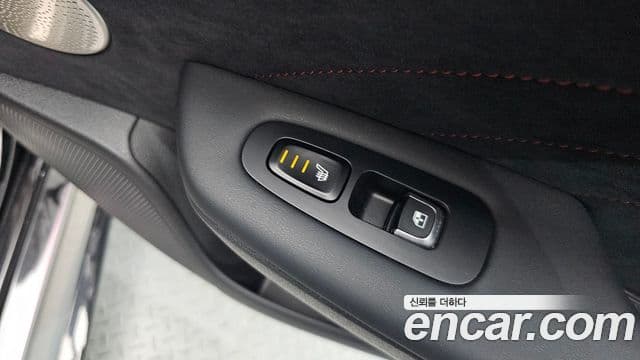 Kia Stinger 2022 — ფოტო 18/20