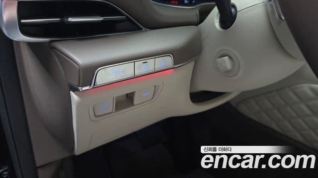 Genesis GV80 2023 — ფოტო 14/20
