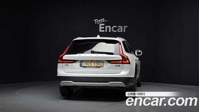 Volvo V90 Cross Country 2021 — Şəkil 4/20