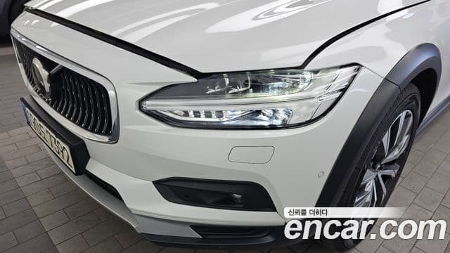 Volvo V90 Cross Country 2021 — Photo 11/36