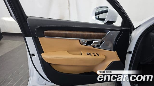 Volvo V90 Cross Country 2021 — Photo 21/36
