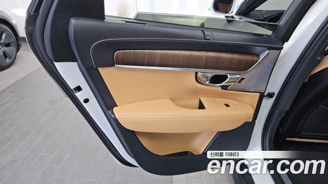 Volvo V90 Cross Country 2021 — Photo 7/36
