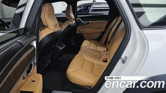 Volvo V90 Cross Country 2021 — Photo 1/36