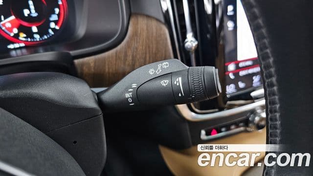 Volvo V90 Cross Country 2021 — Photo 8/36