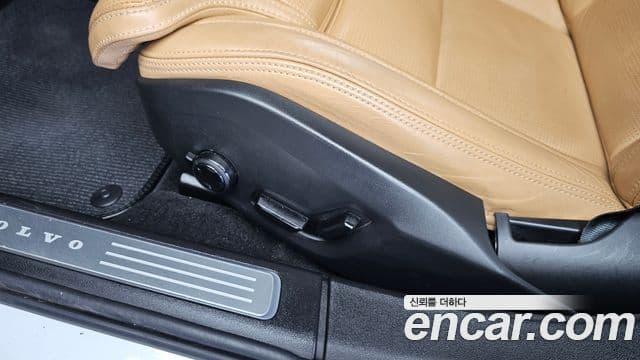 Volvo V90 Cross Country 2021 — Photo 24/36