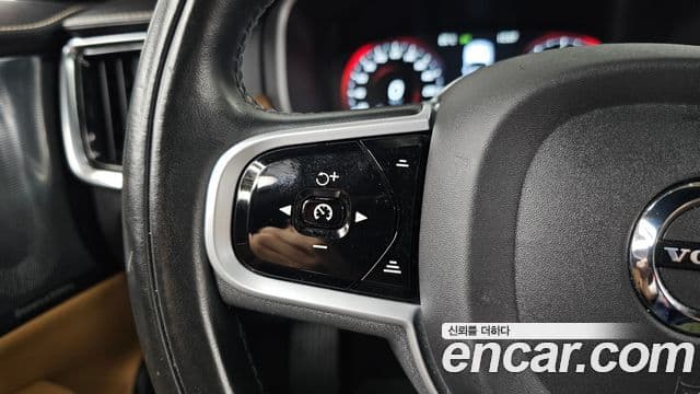 Volvo V90 Cross Country 2021 — Photo 13/36