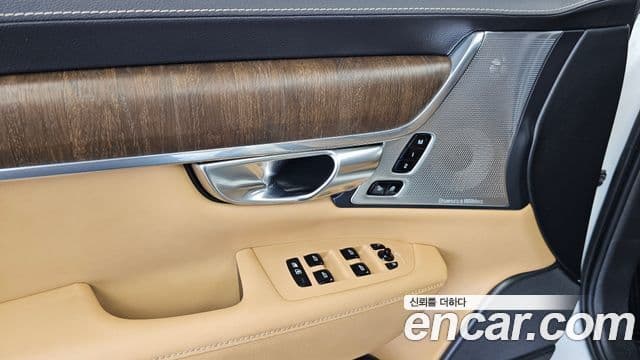 Volvo V90 Cross Country 2021 — Photo 3/36