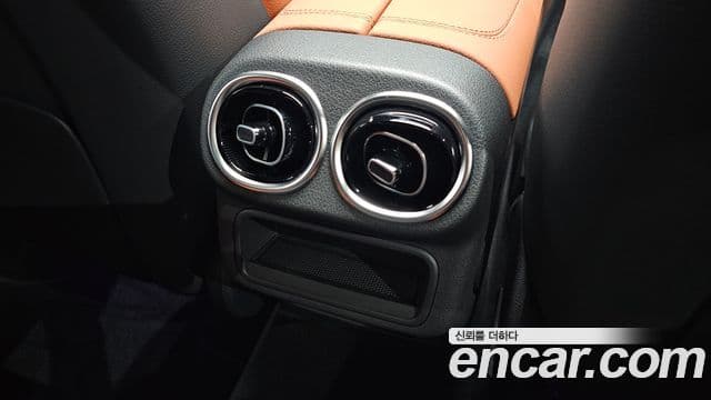Mercedes-Benz GLC-Class 2025 — Photo 24/35