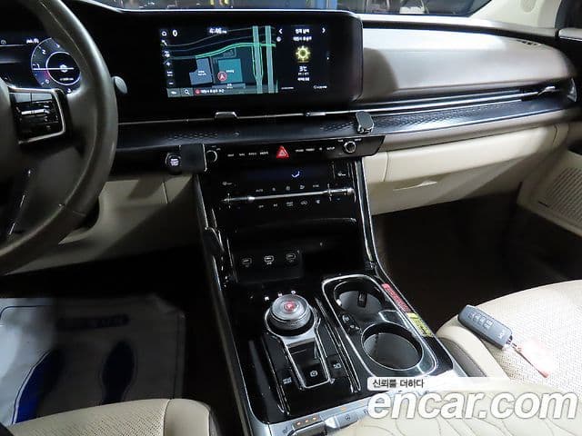 Kia Carnival 2023 — ფოტო 7/20