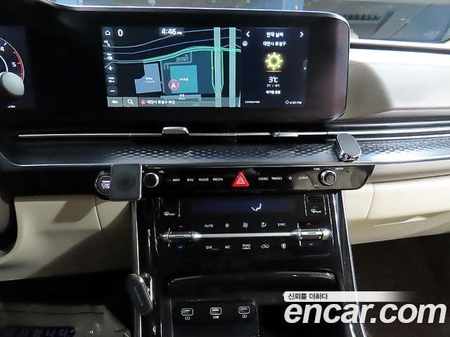 Kia Carnival 2023 — ფოტო 8/20