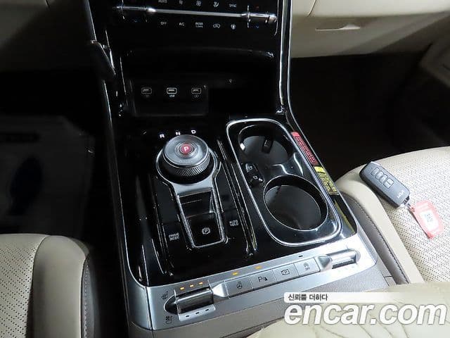 Kia Carnival 2023 — ფოტო 11/20