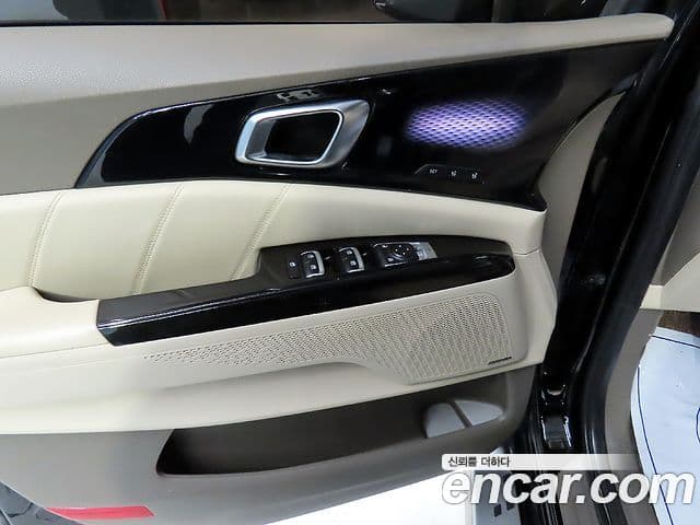 Kia Carnival 2023 — ფოტო 12/20