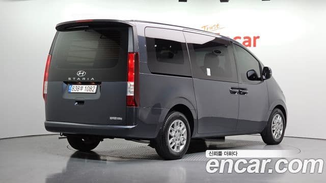 Hyundai Staria 2023 — Фото 2/20