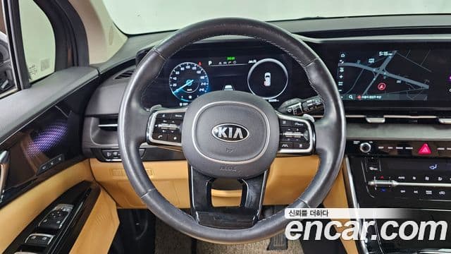Kia Carnival 2021 — ფოტო 13/20