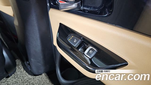 Kia Carnival 2021 — ფოტო 18/20