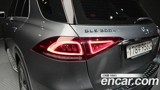 Mercedes-Benz GLE-Class 2019 — Photo 9/31
