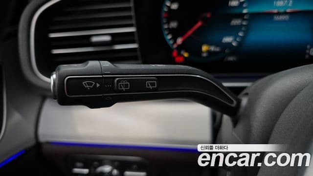 Mercedes-Benz GLE-Class 2019 — Photo 11/31
