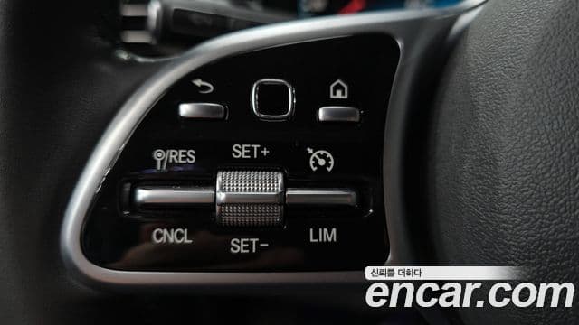 Mercedes-Benz GLE-Class 2019 — Photo 23/31