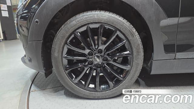 Mini Cooper Clubman 2024 — ფოტო 5/20