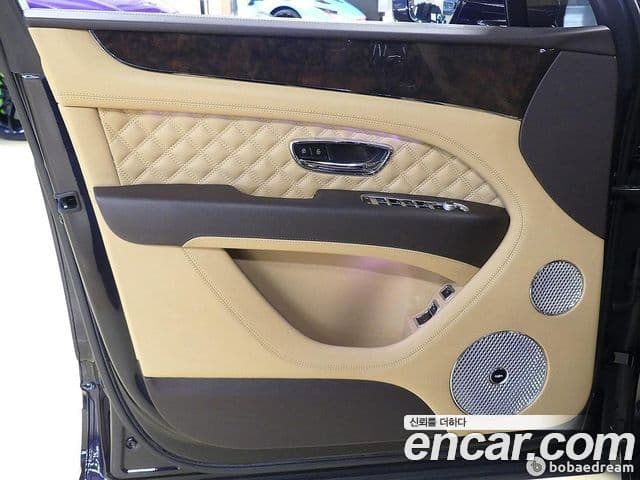 Bentley Bentayga 2022 — Photo 20/20