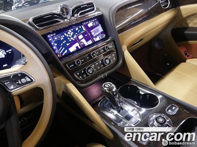 Bentley Bentayga 2022 — Photo 9/20