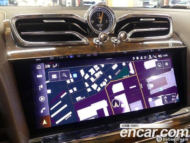 Bentley Bentayga 2022 — Photo 8/20