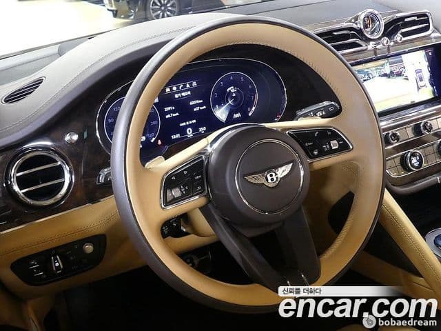 Bentley Bentayga 2022 — Photo 18/20